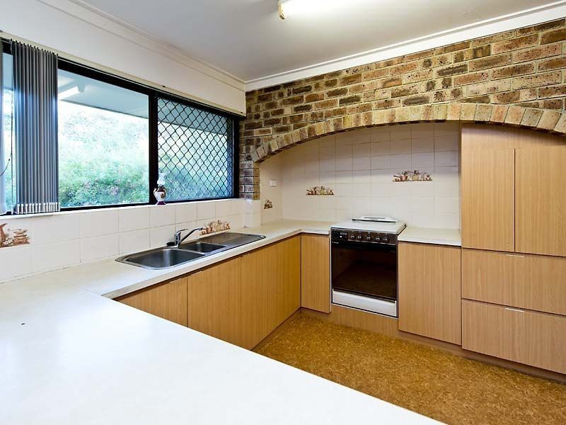 32 Booralie Way, Maida Vale WA 6057