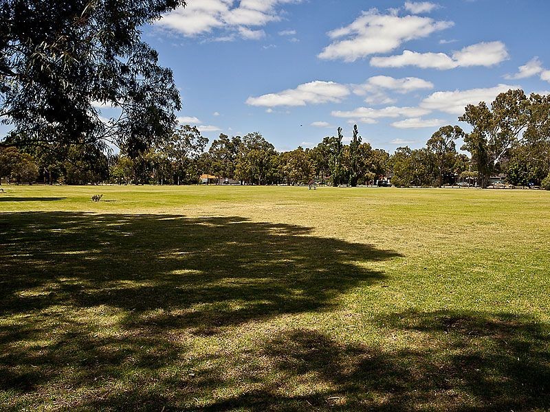 23 Warren Road, Maida Vale WA 6057