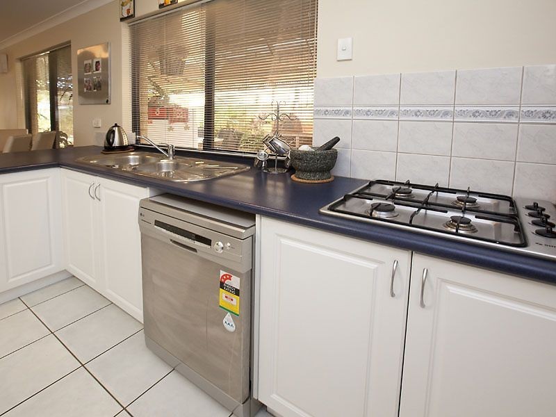 4 Foxglove Avenue, High Wycombe WA 6057