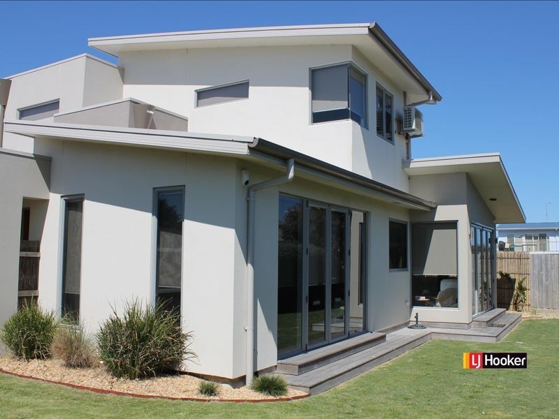 1 Blue Water Circle, Cape Paterson VIC 3995