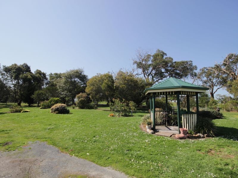 16 Forster Court, Wattle Bank VIC 3995