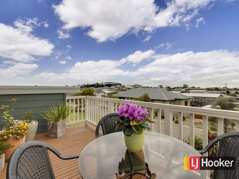 4 Lorikeet Lane, Cowes VIC 3922