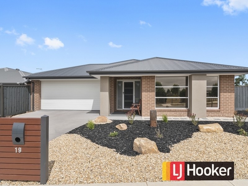 19 Cambridge Way, Wonthaggi VIC 3995