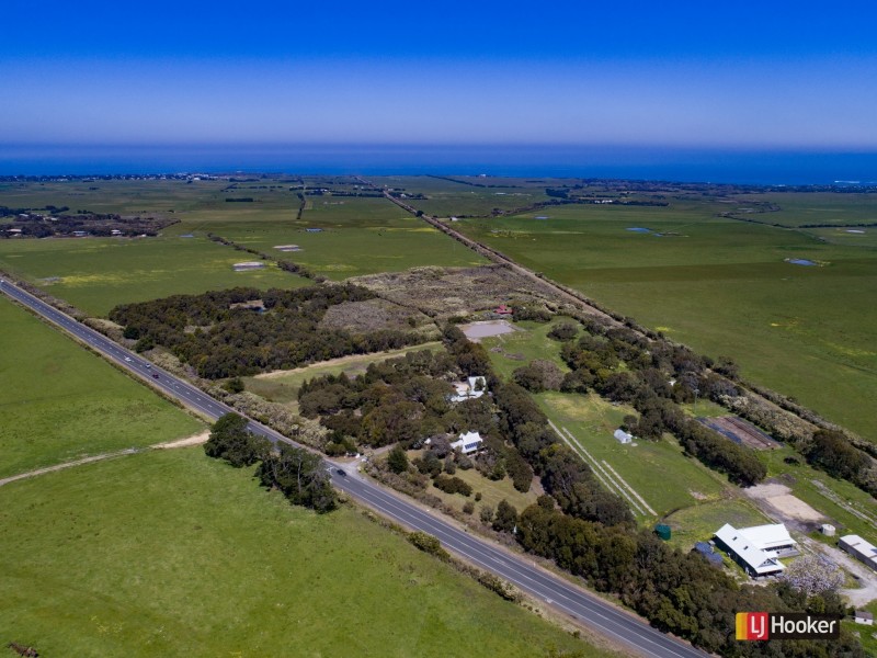 208 Cape Paterson Road, Cape Paterson VIC 3995