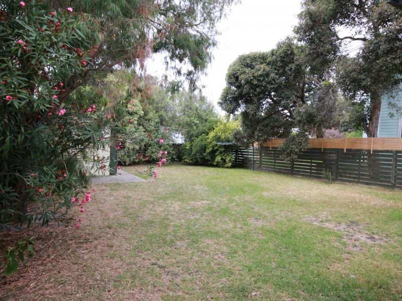 8 Swan Street, Cape Paterson VIC 3995