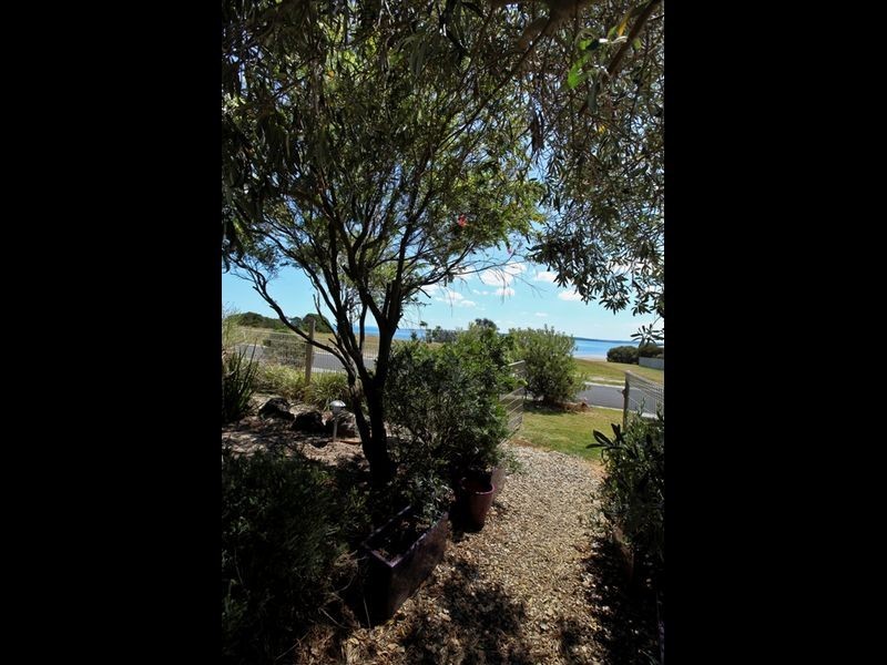 12 Champs Elysees Esplanade, Coronet Bay VIC 3984