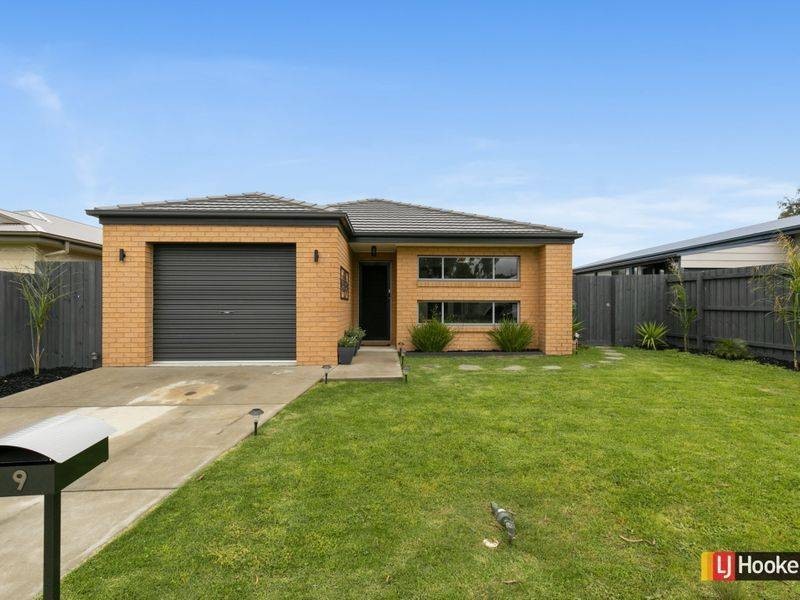 9 Cambridge Way, Wonthaggi VIC 3995