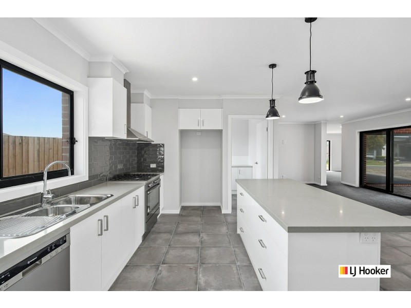 13 Cambridge Way, Wonthaggi VIC 3995