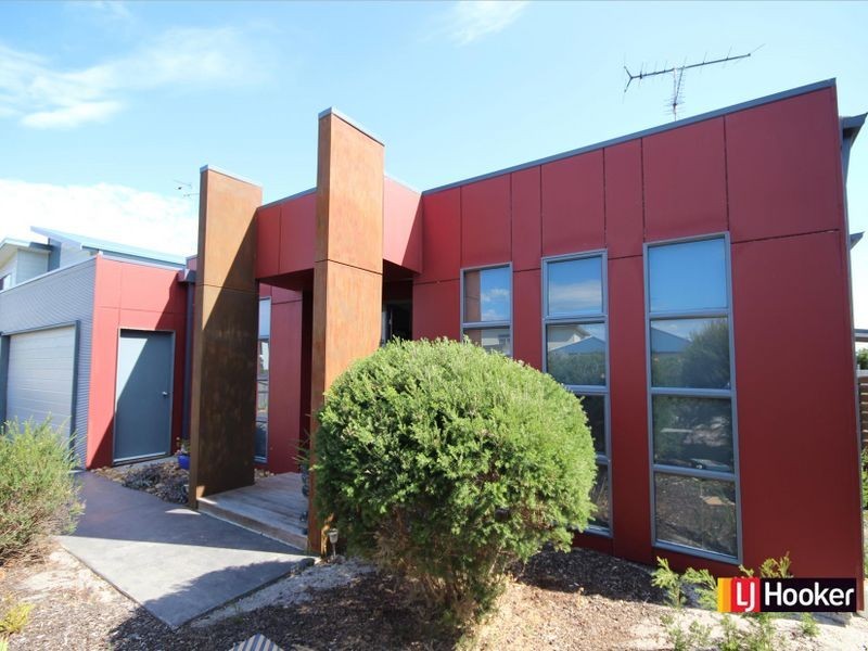17 Pinnacle Close, Cape Paterson VIC 3995