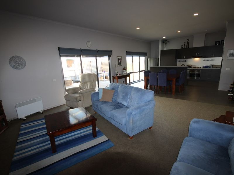 17 Pinnacle Close, Cape Paterson VIC 3995