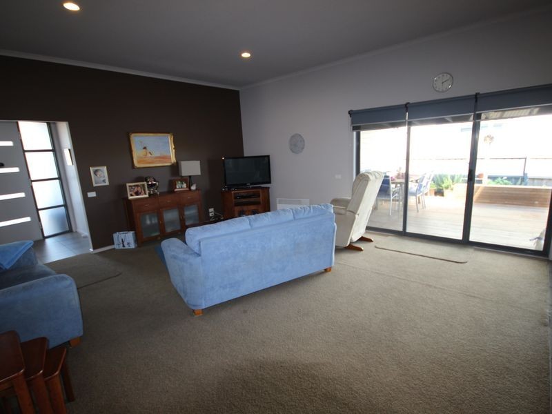 17 Pinnacle Close, Cape Paterson VIC 3995