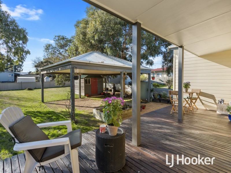 17 Mary St, Dalyston VIC 3992