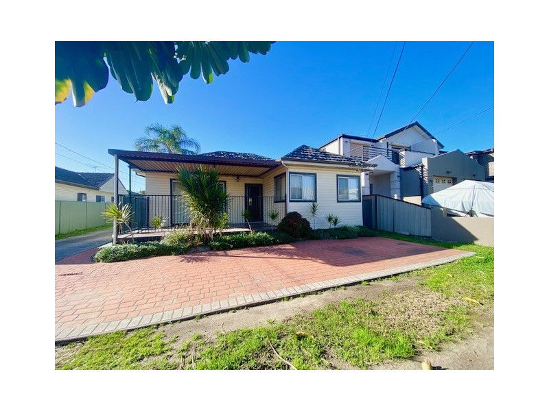 15 Queen St, Revesby NSW 2212
