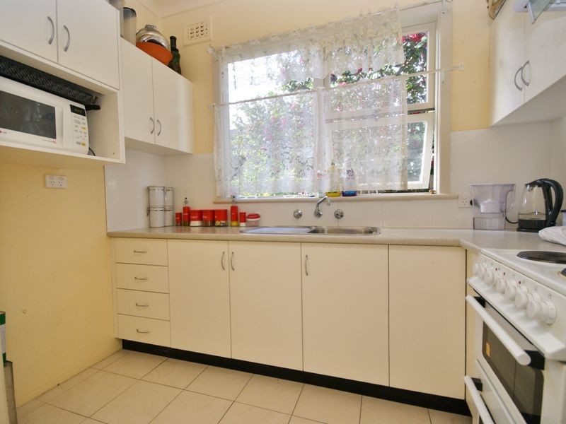 6 Moss St, Chester Hill NSW 2162