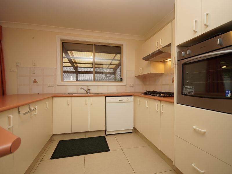 15 Bergalia Cl, Prestons NSW 2170
