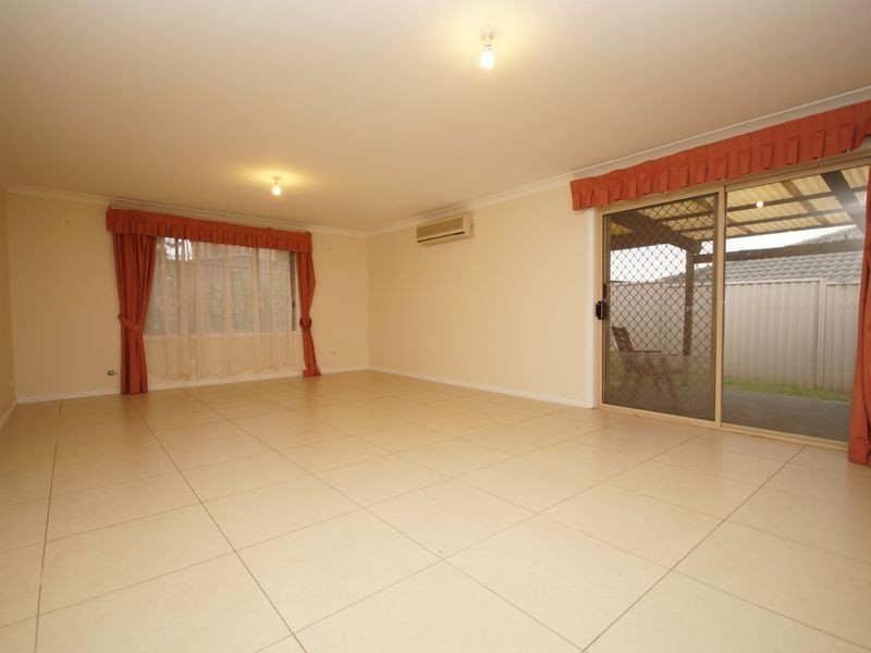15 Bergalia Cl, Prestons NSW 2170