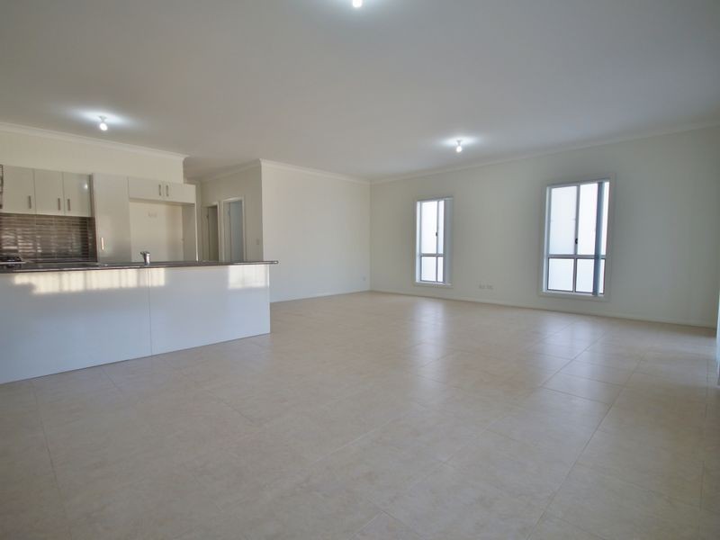 49 Chisholm Cr, Bradbury NSW 2560