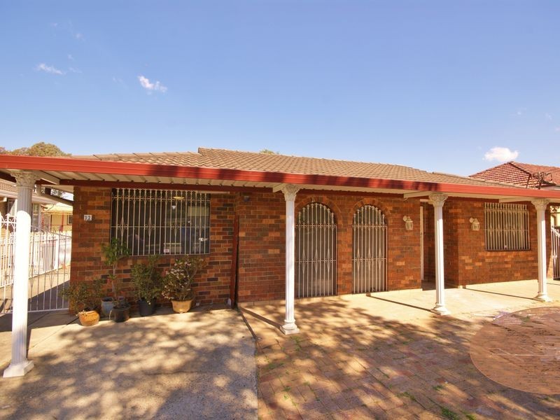 32 Hinkler St, Smithfield NSW 2164