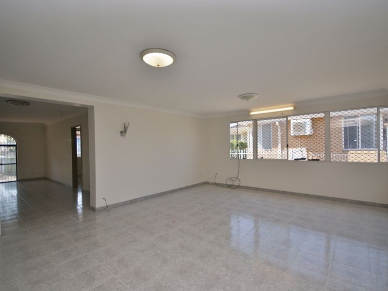 32 Hinkler St, Smithfield NSW 2164