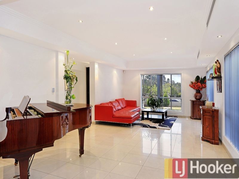 5 Oak Drive, Georges Hall NSW 2198