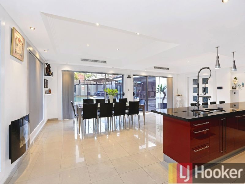 5 Oak Drive, Georges Hall NSW 2198