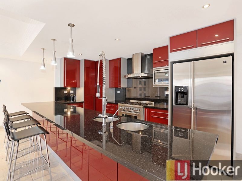 5 Oak Drive, Georges Hall NSW 2198