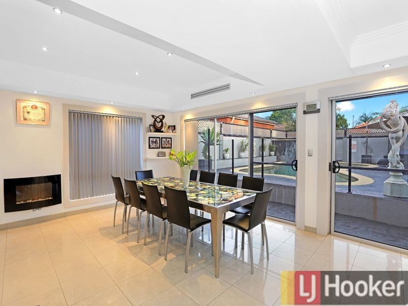 5 Oak Drive, Georges Hall NSW 2198