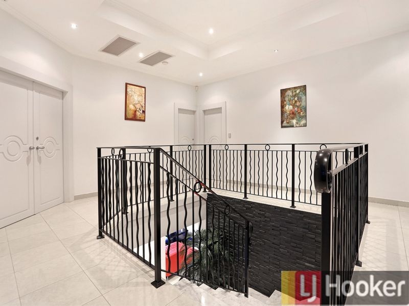 5 Oak Drive, Georges Hall NSW 2198