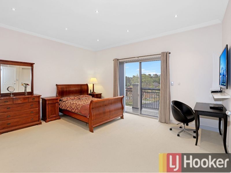 5 Oak Drive, Georges Hall NSW 2198