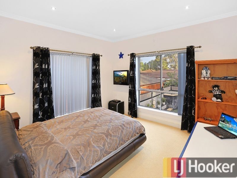 5 Oak Drive, Georges Hall NSW 2198