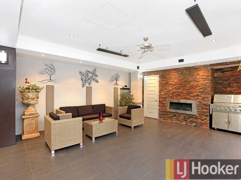 5 Oak Drive, Georges Hall NSW 2198