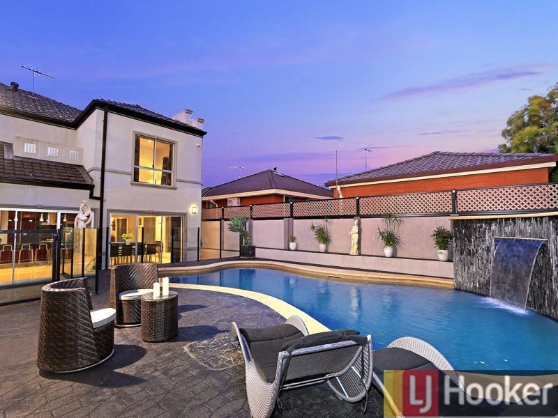 5 Oak Drive, Georges Hall NSW 2198