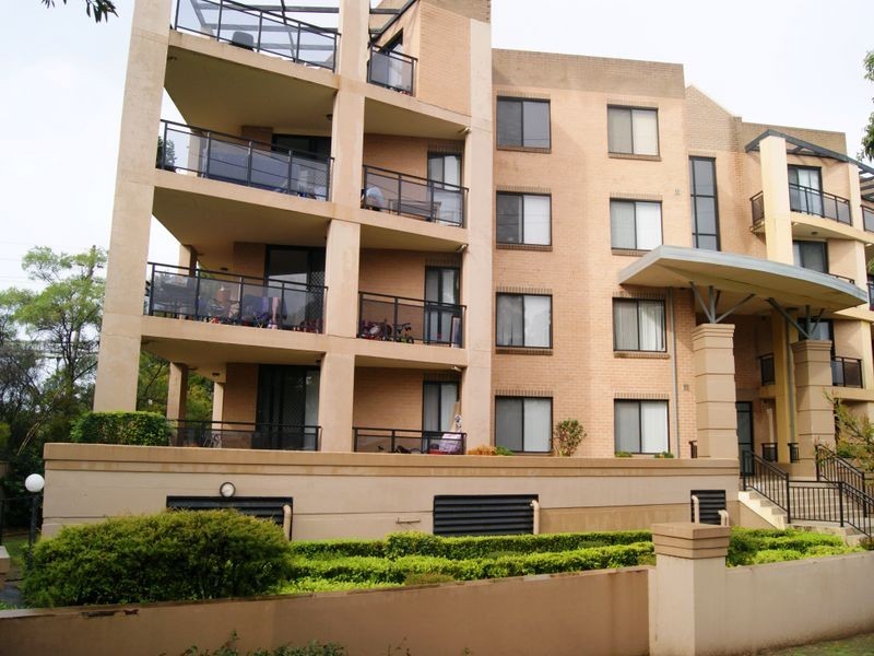 17/9-13 Griffiths St, Blacktown NSW 2148