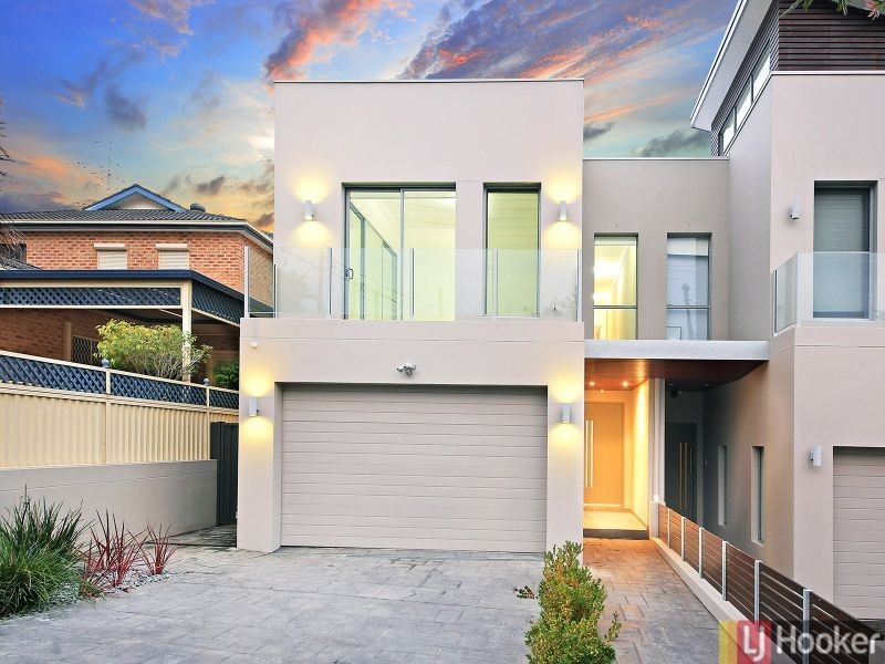 153 Hillcrest Ave, Greenacre NSW 2190