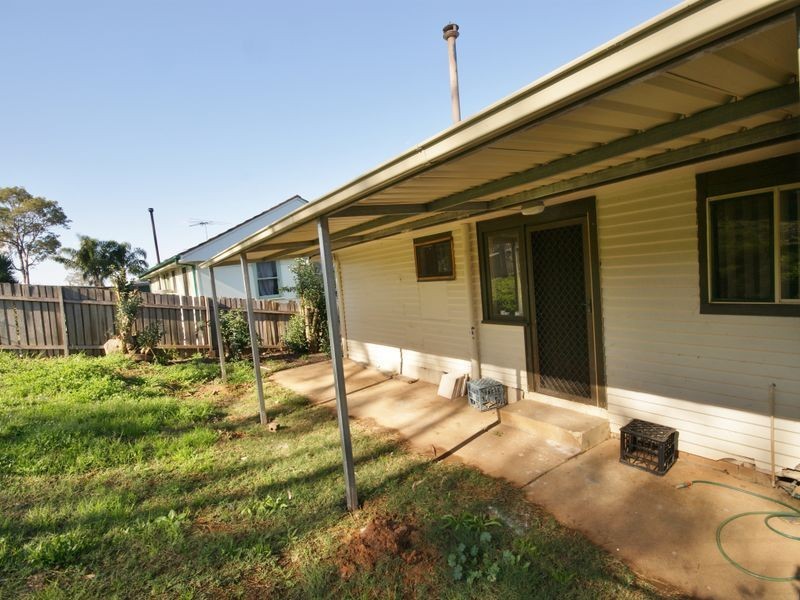 7 Albany St, Busby NSW 2168