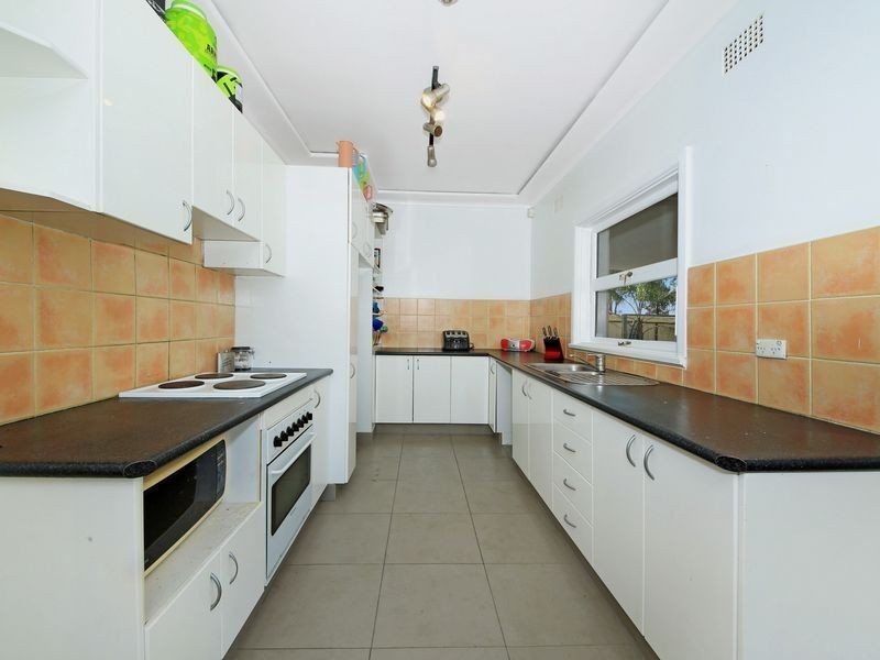 100 Betts Rd, Merrylands West NSW 2160