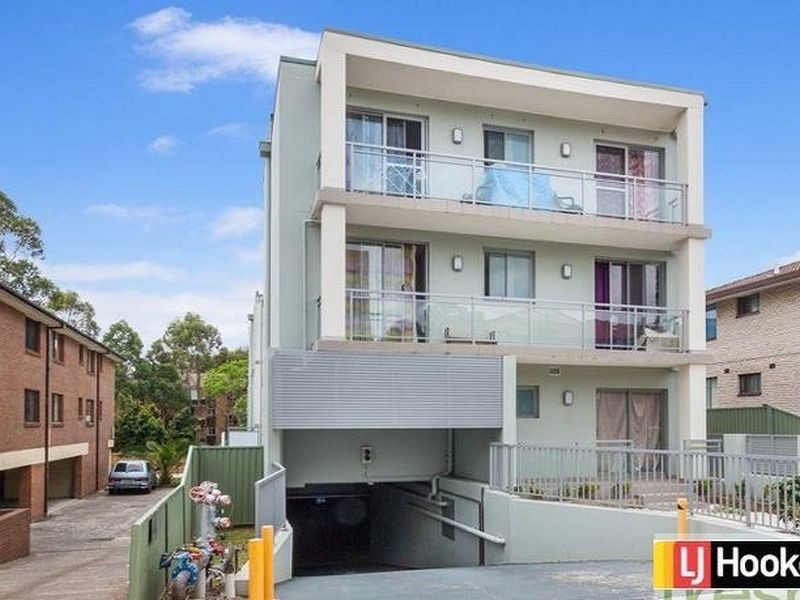 9/15 Hall St, Auburn NSW 2144