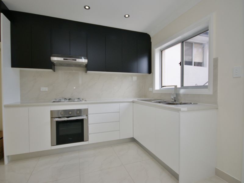 8a Lloyd St, Greystanes NSW 2145