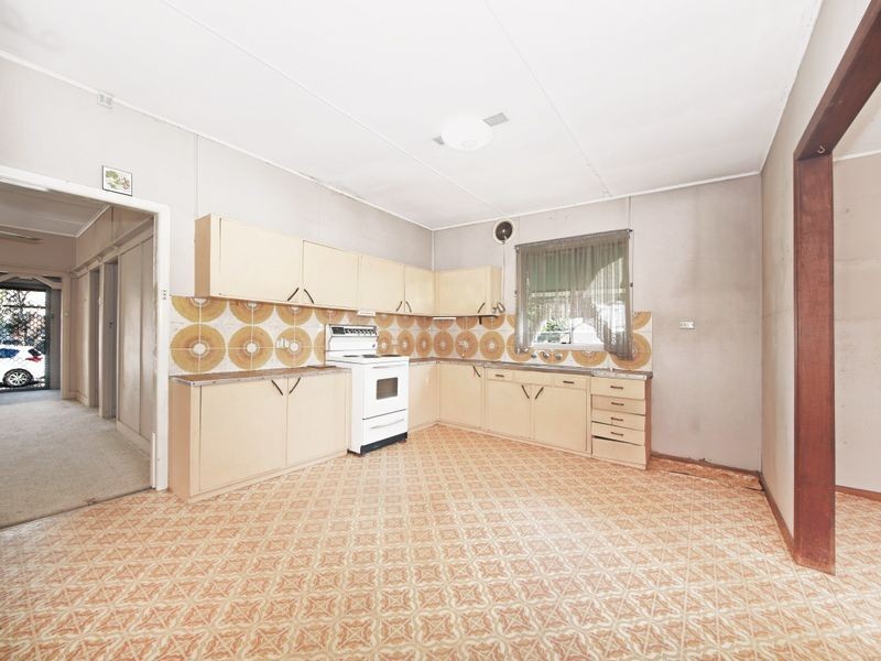 4 Corliss St, Regents Park NSW 2143