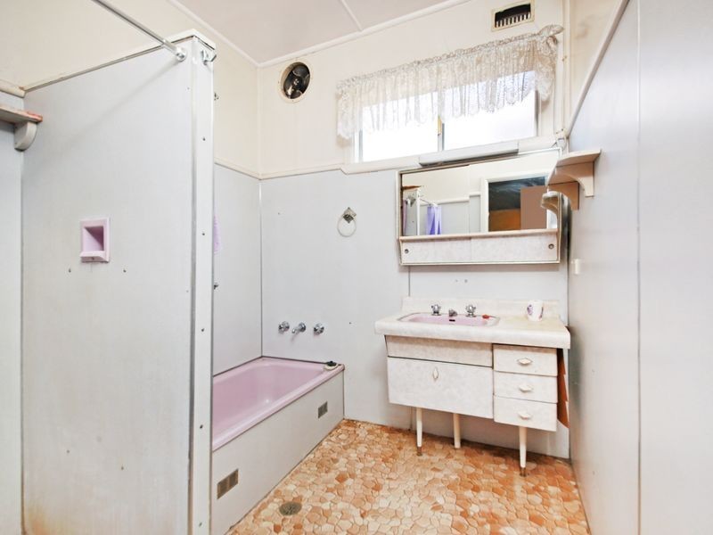 4 Corliss St, Regents Park NSW 2143