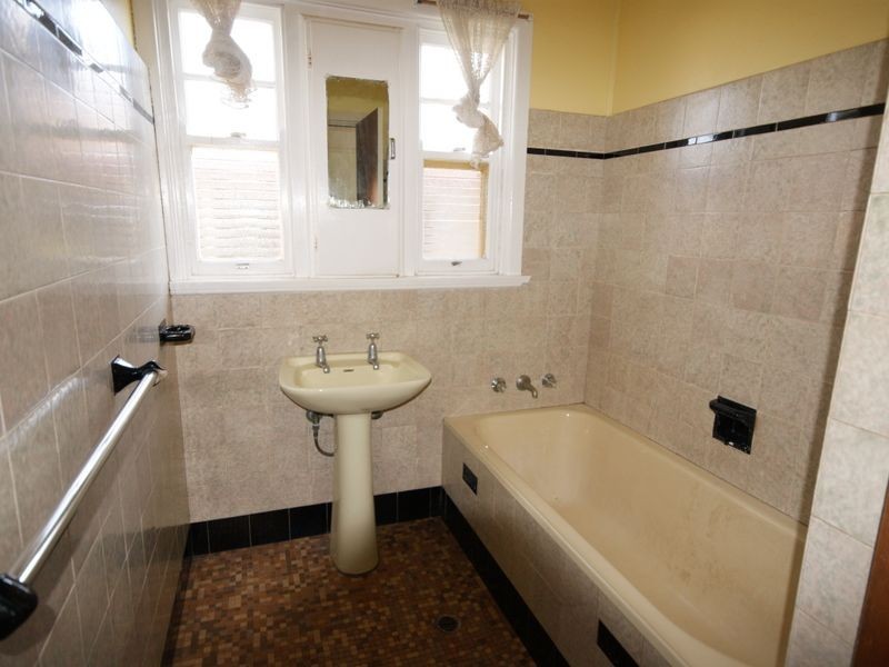 6 Railway Street, Guildford NSW 2161