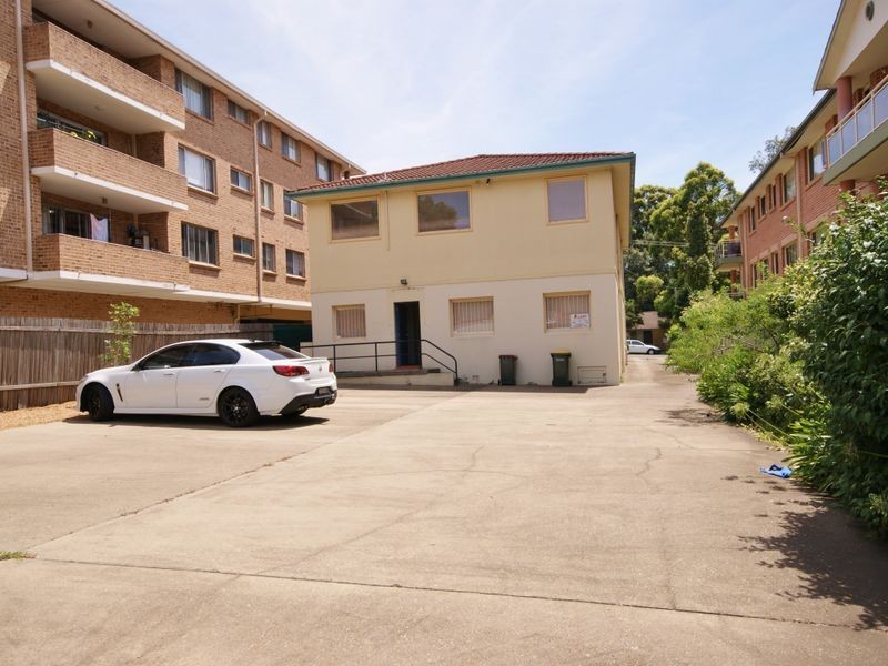 12 Caroline Street, Westmead NSW 2145