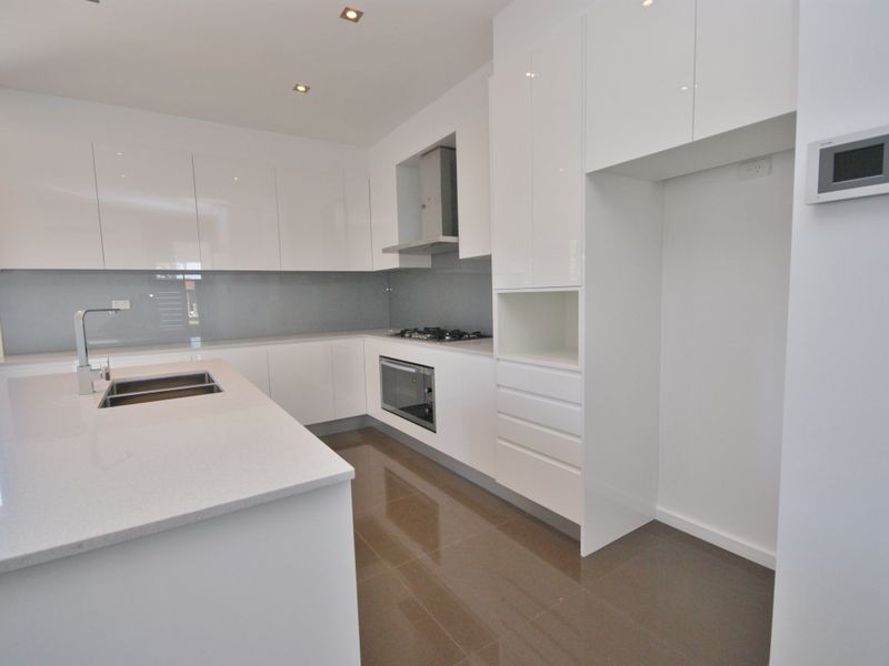 16a Glenbrook Cres, Georges Hall NSW 2198