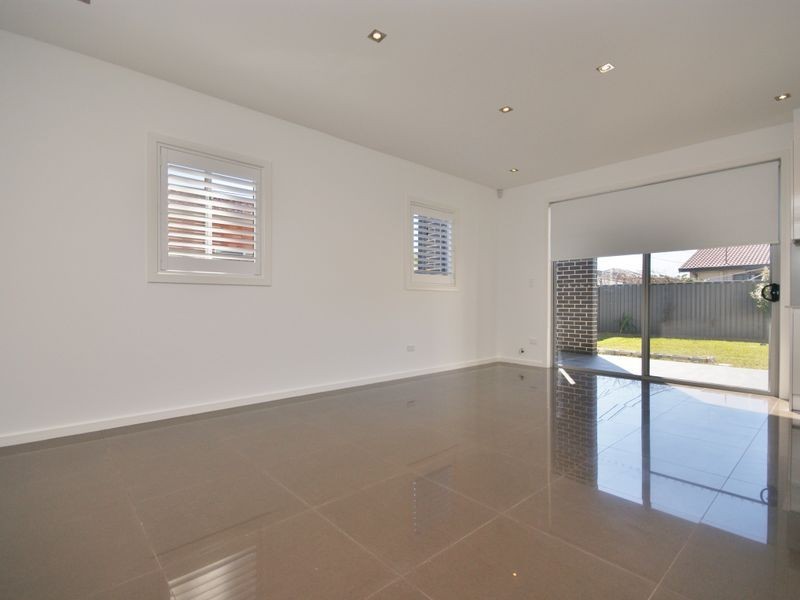 16a Glenbrook Cres, Georges Hall NSW 2198