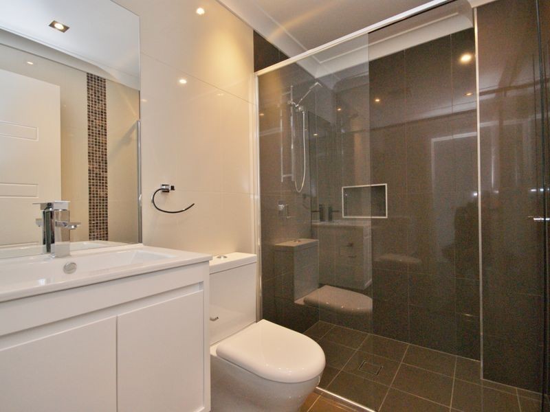 16a Glenbrook Cres, Georges Hall NSW 2198