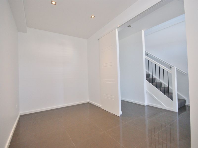 16a Glenbrook Cres, Georges Hall NSW 2198