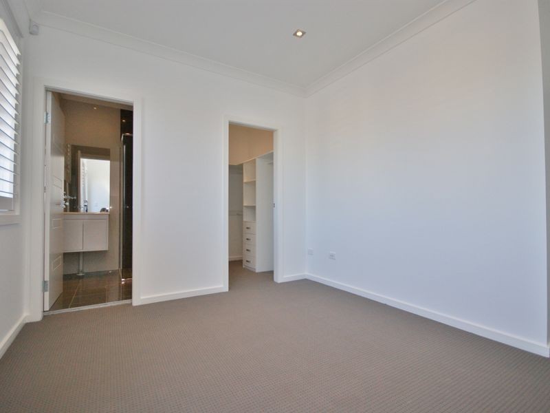 16a Glenbrook Cres, Georges Hall NSW 2198