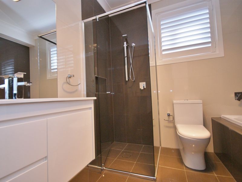 16a Glenbrook Cres, Georges Hall NSW 2198