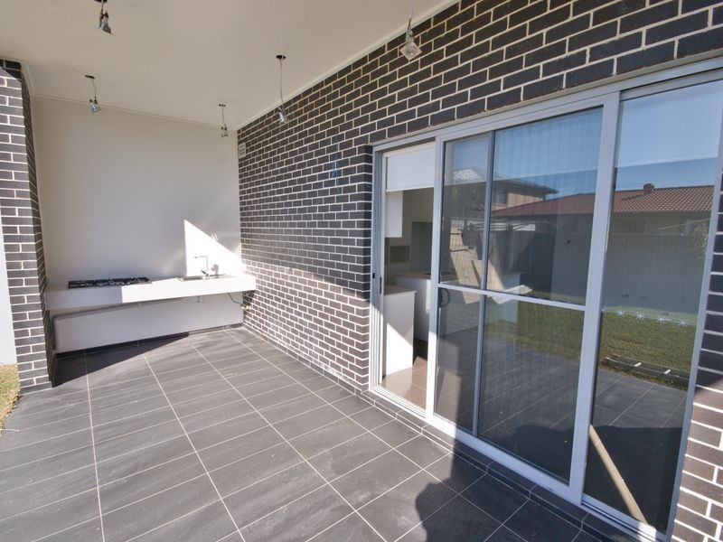 16a Glenbrook Cres, Georges Hall NSW 2198