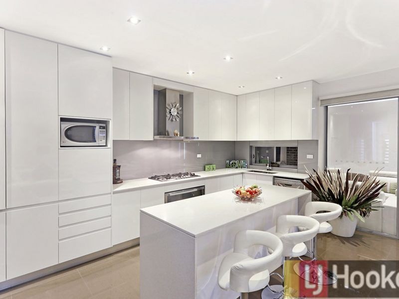 16 Glenbrook Crescent, Georges Hall NSW 2198